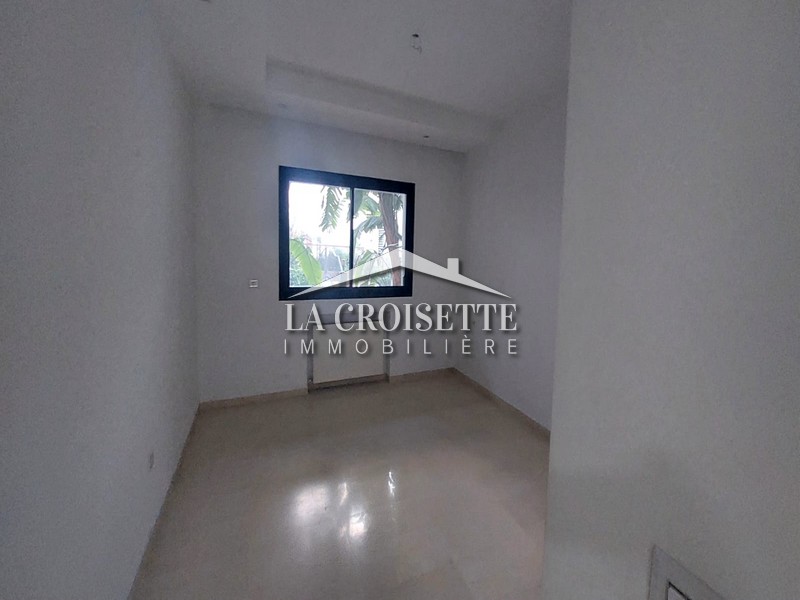 Appartement S+3 avec jardin et piscine à La Soukra 